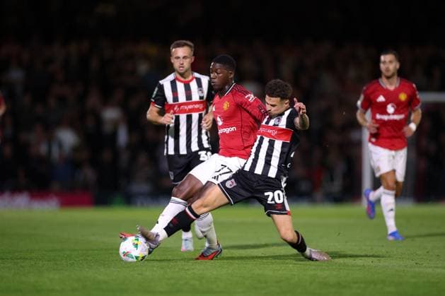 Kobbie Mainoo of Manchester United, ManU and George McEachran of Grimsby Town Grimsby Town v Manchester United, EFL Carabao Cup, Second Round, Football, Blundell Park, Grimsby, UK - 27 Aug 2025Grimsby Blundell Park United Kingdom EDITORIAL USE ONLY No use with unauthorised audio, video, data, fixture lists, club league logos or live services. Online in-match use limited to 120 images, no video emulation. No use in betting, games or single club league player publications. Copyright: xRyanxBrowne Shutterstockx 15457581bb