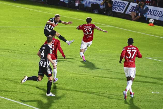 Charles Vernam of Grimsby Town scores to make it 1-0 Grimsby Town v Manchester United, ManU EFL Carabao Cup, Second Round, Football, Blundell Park, Grimsby, UK - 27 Aug 2025Grimsby Blundell Park United Kingdom EDITORIAL USE ONLY No use with unauthorised audio, video, data, fixture lists, club league logos or live services. Online in-match use limited to 120 images, no video emulation. No use in betting, games or single club league player publications. Copyright: xPaulxCurrie Shutterstockx 15457582ay