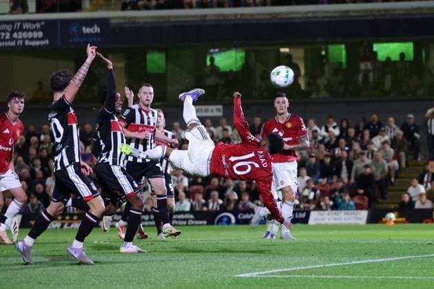 Amad Diallo of Manchester United, ManU shoots at goal. Grimsby Town v Manchester United, EFL Carabao Cup, Second Round, Football, Blundell Park, Grimsby, UK - 27 Aug 2025Grimsby Blundell Park United Kingdom EDITORIAL USE ONLY No use with unauthorised audio, video, data, fixture lists, club league logos or live services. Online in-match use limited to 120 images, no video emulation. No use in betting, games or single club league player publications. Copyright: xRyanxBrowne Shutterstockx 15457581bm