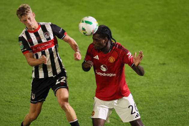 Cameron Gardner of Grimsby Town and Ayden Heaven of Manchester United, ManU Grimsby Town v Manchester United, EFL Carabao Cup, Second Round, Football, Blundell Park, Grimsby, UK - 27 Aug 2025Grimsby Blundell Park United Kingdom EDITORIAL USE ONLY No use with unauthorised audio, video, data, fixture lists, club league logos or live services. Online in-match use limited to 120 images, no video emulation. No use in betting, games or single club league player publications. Copyright: xPaulxCurrie Shutterstockx 15457582bu