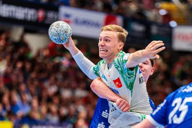 v.l. Joel Willecke (TBV Lemgo Lippe, 24), Gisli Thorgeir Kristjansson (SC Magdeburg, 10) im Zweikampf GER, TBV Lemgo Lippe vs. SC Magdeburg, Handball, 1. Bundesliga, 1. Spieltag, Spielzeit 2025 2026, 29.08.2025 GER, TBV Lemgo Lippe vs. SC Magdeburg, Handball, 1. Bundesliga, 1. Spieltag, Spielzeit 2025 2026, 29.08.2025 Lemgo Copyright: xEibner-Pressefoto JanxRollingerx EP_JSK