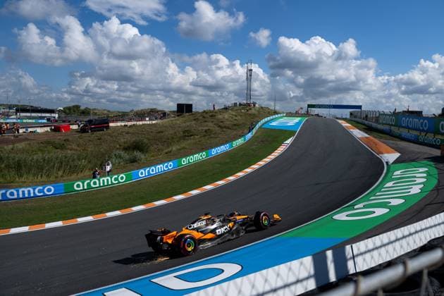 Oscar Piastri (McLaren Formula 1 Team, Australien, 81) im MCL39 am Ausgang der Steilkurve Hugenholtz Bocht, dahinter Wolken, NED, Formel 1 Weltmeisterschaft, Heineken Grand Prix der Niederlande, Circuit Zandvoort, 3. Freies Training, Saison 2025, 30.08.2025 NED, Formel 1 Weltmeisterschaft, Heineken Grand Prix der Niederlande, Circuit Zandvoort, 3. Freies Training, Saison 2025, 30.08.2025 Zandvoort Copyright: xEibner-Pressefoto Memmlerx EP_MMR