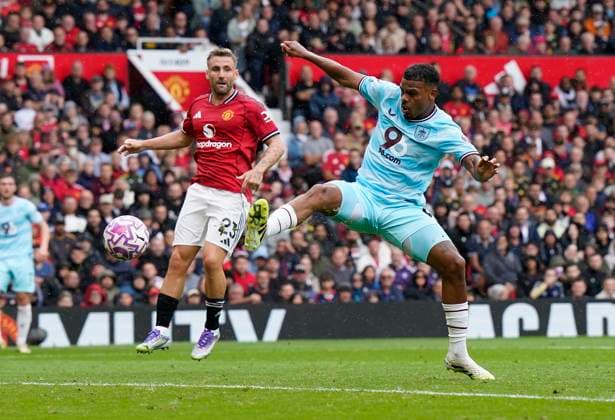 Manchester, England, 30th August 2025. Lyle Foster of Burnley (R) scores during the Manchester United, ManU vs Burnley Premier League match at Old Trafford, Manchester. Picture credit should read: Andrew Yates Sportimage EDITORIAL USE ONLY. No use with unauthorised audio, video, data, fixture lists, club league logos or live services. Online in-match use limited to 120 images, no video emulation. No use in betting, games or single club league player publications. SPI_024_AY_MANUTD_BURNLEY SPI-4095-0024