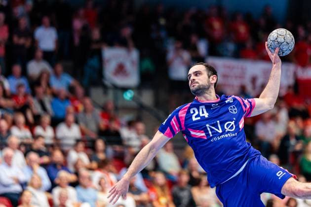 Peter Strosack (TSV Bayer Dormagen, 24) im Torwurf GER, TuS N-Luebbecke vs. TSV Bayer Dormagen, Handball, 2. Bundesliga, 1. Spieltag, Spielzeit 2025 2026, 30.08.2025 GER, TuS N-Luebbecke vs. TSV Bayer Dormagen, Handball, 2. Bundesliga, 1. Spieltag, Spielzeit 2025 2026, 30.08.2025 Luebbecke Copyright: xEibner-Pressefoto JanxRollingerx EP_JSK