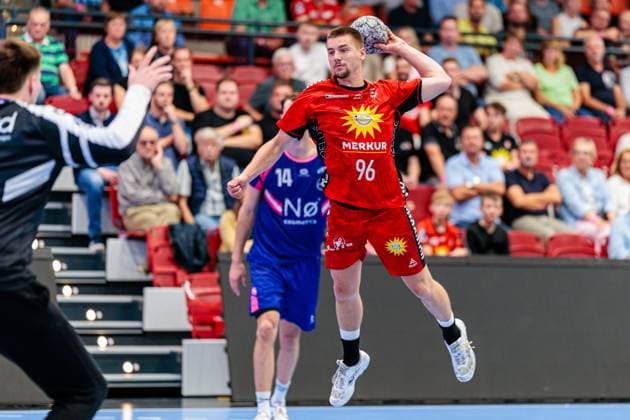 Tim Roman Wieling (TuS N-Luebbecke, 96) im Torwurf GER, TuS N-Luebbecke vs. TSV Bayer Dormagen, Handball, 2. Bundesliga, 1. Spieltag, Spielzeit 2025 2026, 30.08.2025 GER, TuS N-Luebbecke vs. TSV Bayer Dormagen, Handball, 2. Bundesliga, 1. Spieltag, Spielzeit 2025 2026, 30.08.2025 Luebbecke Copyright: xEibner-Pressefoto JanxRollingerx EP_JSK
