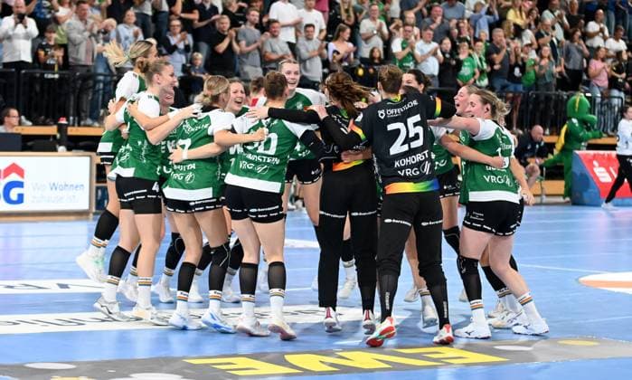 Jubel beim VfL Oldeneburg nach dem Sieg VfL Oldenburg vs. BSV Sachsen Zwickau, Handballl, ALSCO Handball Bundesliga Frauen, 1. Spieltag, Saison 2025 2026, 30.08.2025, VfL Oldenburg vs. BSV Sachsen Zwickau, Handballl, ALSCO Handball Bundesliga Frauen, 1. Spieltag, Saison 2025 2026, 30.08.2025, Oldenburg Copyright: xEibner-Pressefoto RobertxGertzenx EP_RGN