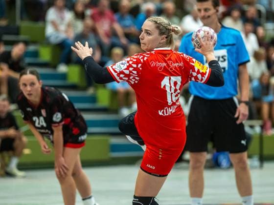 Christin Kuehlborn (1. FSV Mainz 05, 10) beim Siebenmeter, TG Nuertingen vs. 1. FSV Mainz 05, Handball, 2. Bundesliga, Spielzeit 2025 2026, 30.08.2025 TG Nuertingen vs. 1. FSV Mainz 05, Handball, 2. Bundesliga, Spielzeit 2025 2026, 30.08.2025 Nuertingen Copyright: xMichaelxSchmidt Eibner-Pressefotx EP_MST