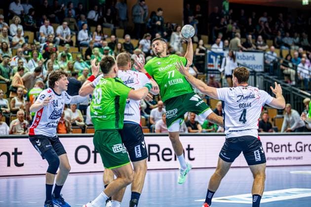 Handball Bundesliga; HSG Wetzlar - SG Flensburg-Handewitt, 30.08.25 Stefan Cavor (HSG Wetzlar, 77), Josip Simic (HSG Wetzlar, 10=, Johannes Golla (SG Flensburg-Handewitt, 4), Thilo Knutzen (SG Flensburg-Handewitt, 34),Lasse Møller (SG Flensburg-Handewitt, 64)Handball Bundesliga; HSG Wetzlar - SG Flensburg-Handewitt: Wetzlar, 30.08.25 Copyright: xBEAUTIFULxSPORTS Roeczeyx