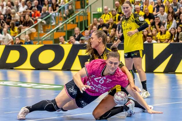 Svenja Huebner (TuS Metzingen, 26) wird hier von der Dortmunder Abwehr gebremst GER, Borussia Dortmund vs. TuS Metzingen, Handball, ALSCO Frauen Bundesliga, Saison 2025 2026, 1. Spieltag, 30.08.2025. GER, Borussia Dortmund vs. TuS Metzingen, Handball, ALSCO Frauen Bundesliga, Saison 2025 2026, 1. Spieltag, 30.08.2025. Dortmund Copyright: xEibner-Pressefoto WolfgangxStummx EP_EER