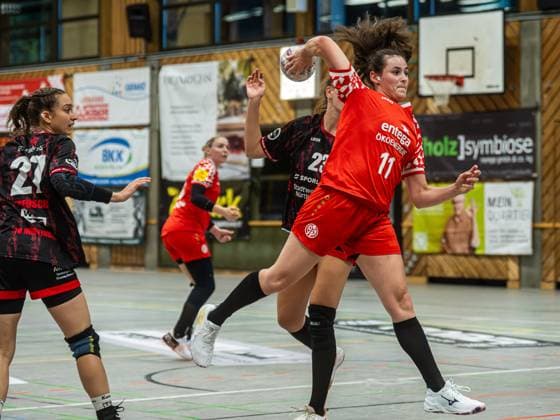 Christine Burgard (1. FSV Mainz 05, 11) kommt frei zum Wurf, TG Nuertingen vs. 1. FSV Mainz 05, Handball, 2. Bundesliga, Spielzeit 2025 2026, 30.08.2025 TG Nuertingen vs. 1. FSV Mainz 05, Handball, 2. Bundesliga, Spielzeit 2025 2026, 30.08.2025 Nuertingen Copyright: xMichaelxSchmidt Eibner-Pressefotx EP_MST