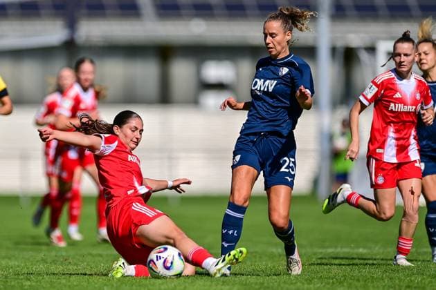 v.li.: Elira Terakaj (FCB, 7) Leana Zaugg (Bochum, 25) im Zweikampf, Duell, duel, tackle, Dynamik, Action, Aktion, 31.08.2025, Aschheim (Deutschland), Fussball,2. Frauen-Bundesliga, FC Bayern München II - VfL Bochuim, DFB DFL REGULATIONS PROHIBIT ANY USE OF PHOTOGRAPHS AS IMAGE SEQUENCES AND OR QUASI-VIDEO.