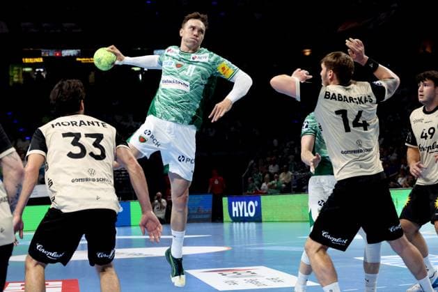 DEU, DHB, 1.HBL, Fuechse Berlin vs. Bergischer HC, 31.08.2025, Max-Schmeling-Halle, Berlin, DEU, DHB, 1.HBL, Fuechse Berlin vs. Bergischer HC, im Bild Lasse Andersson (Fuechse Berlin 11), Eloy Morante Maldonado (Bergischer HC 33), Gerdas Babarskas (Bergischer HC 14)