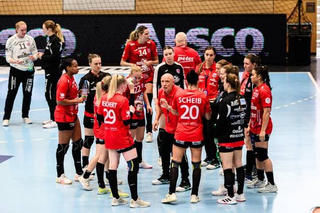 Herbert, Mueller (Trainer, Thueringer HC) mit der Ansprache in der Unterbrechung. GER, Thueringen, Thueringer HC gegen SV Union Halle-Neustadt, Alsco Handball Bundesliga Frauen, 1. Handballbundesliga Frauen, Handball, 1.Spieltag, Saison 2025 2026, Sonntag, 15.00 Uhr, 31.08.2025 GER, Thueringen, Thueringer HC gegen SV Union Halle-Neustadt, Alsco Handball Bundesliga Frauen, 1. Handballbundesliga Frauen, Handball, 1.Spieltag, Saison 2025 2026, Sonntag, 15.00 Uhr, 31.08.2025 Bad Langensalza Copyright: xEibner-Pressefoto MartinxHerbstx EP_MHT