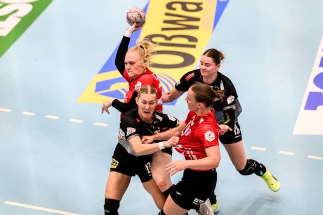 Johanna, Reichert (Rueckraum, Thueringer HC, 29), Luca, Farago (Kreislaeufer, Thueringer HC, 19), Marie, Polakova (Rueckraum Rechts, SV Union Halle-Neustadt, 23), Lucy, Strauchmann (Kreislaeufer, SV Union Halle-Neustadt, 78) GER, Thueringen, Thueringer HC gegen SV Union Halle-Neustadt, Alsco Handball Bundesliga Frauen, 1. Handballbundesliga Frauen, Handball, 1.Spieltag, Saison 2025 2026, Sonntag, 15.00 Uhr, 31.08.2025 GER, Thueringen, Thueringer HC gegen SV Union Halle-Neustadt, Alsco Handball Bundesliga Frauen, 1. Handballbundesliga Frauen, Handball, 1.Spieltag, Saison 2025 2026, Sonntag, 15.00 Uhr, 31.08.2025 Bad Langensalza Copyright: xEibner-Pressefoto MartinxHerbstx EP_MHT