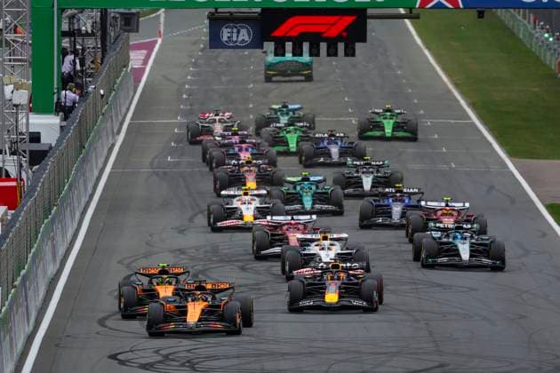 F1 - DUTCH GRAND PRIX 2025 Start of the race, 81 PIASTRI Oscar (aus), McLaren F1 Team MCL39, 04 NORRIS Lando (gbr), McLaren F1 Team MCL39, action during the 2025 Formula 1 Heineken Dutch Grand Prix, 15th round of the 2025 FIA Formula One World Championship, WM, Weltmeisterschaft from August 29 to 31, 2025 on the Zandvoort Circuit, in Zandvoort, Netherlands - ZandvoortNetherlands Copyright: xFLORENTxGOODENx