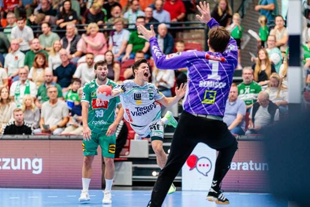 v.l. Rutger ten Velde (Frisch Auf Goeppingen, 05), Malte Semisch (GWD Minden, 01) GER, GWD Minden vs. Frisch Auf Goeppingen, Handball, 1. Bundesliga, 1. Spieltag, Spielzeit 2025 2026, 31.08.2025 GER, GWD Minden vs. Frisch Auf Goeppingen, Handball, 1. Bundesliga, 1. Spieltag, Spielzeit 2025 2026, 31.08.2025 Luebbecke Copyright: xEibner-Pressefoto JanxRollingerx EP_JSK