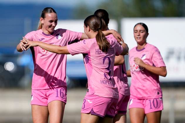 v.li.: Rieke Jungebloed (TSG II, 16), Torschützin Marlen Helmstetter (TSG II, 3), Sara Sahiti (TSG II, 10), Spielerinnen der TSG 1899 Hoffenheim II (U20), jubeln über das Tor zum 1:0, Jubel, Torjubel, Torerfolg, celebrate the goal, goal, celebration, jubelt ueber das Tor, Freuen, Freude, freut sich, optimistisch, positiv, Spielszene, Highlight, Action, Aktion, 31.08.2025, St. Leon-Rot (Deutschland), Fussball, Frauen, Regionalliga Süd, TSG 1899 Hoffenheim U20 - SpVgg Greuther Fürth, 31.08.2025, St. Leon-Rot (Deutschland), Fussball, Frauen, Regionalliga Süd, TSG 1899 Hoffenheim U20 - SpVgg Greuther Fürth, DFB DFL REGULATIONS PROHIBIT ANY USE OF PHOTOGRAPHS AS IMAGE SEQUENCES AND OR QUASI-VIDEO.