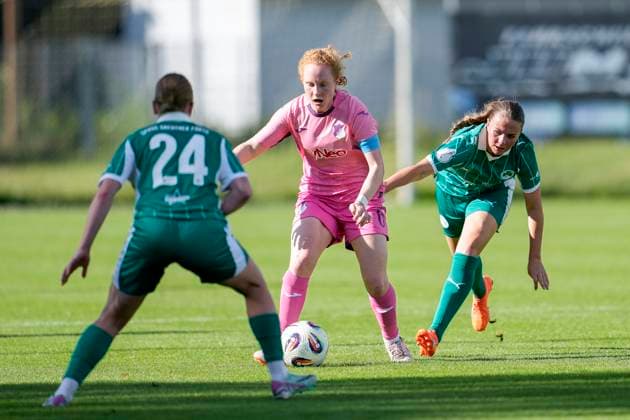 v.li.: Judith Gruber (Fürth, 24), Milena Röder (TSG II, 6), Jasmin Ittner (Fürth, 20), Zweikampf, Spielszene, Duell, duel, tackle, tackling, Dynamik, Action, Aktion, 31.08.2025, St. Leon-Rot (Deutschland), Fussball, Frauen, Regionalliga Süd, TSG 1899 Hoffenheim U20 - SpVgg Greuther Fürth, 31.08.2025, St. Leon-Rot (Deutschland), Fussball, Frauen, Regionalliga Süd, TSG 1899 Hoffenheim U20 - SpVgg Greuther Fürth, DFB DFL REGULATIONS PROHIBIT ANY USE OF PHOTOGRAPHS AS IMAGE SEQUENCES AND OR QUASI-VIDEO.