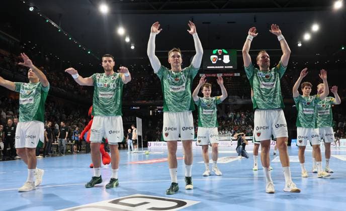 GER HBL Saison 2025 2026 FÜCHSE Berlin vs Bergischer HC, 31.08.25, Max-Schmeling-Halle, Berlin, Dank an die Fans, Aitor ARINO (Füchse Berlin 14), Mijajlo MARSENIC (Füchse Berlin 93), Lasse Bredekjaer ANDERSSON (Füchse Berlin 11), Hakun WEST AV TEIGUM (Füchse Berlin 34), Max DARJ (Füchse Berlin 5), Max DARJ (Füchse Berlin 5), Matthes LANGHOFF (Füchse Berlin 25)