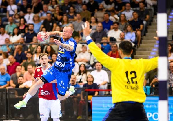 Patrick Zieker (TVB Stuttgart, 25) beim Torwurf, TVB Stuttgart vs. Handball Verein Hamburg, Handball, DAIKIN 1. Handball Bundesliga, 1. Spieltag, Saison 2025 2026, 31.08.2025 Eibner-Pressefoto Andreas Ulmer TVB Stuttgart vs. Handball Sport Verein Hamburg, Handball, DAIKIN 1. Handball Bundesliga, 1. Spieltag, Saison 2025 2026, 31.08.2025 Stuttgart Copyright: xEibner-Pressefoto AndreasxUlmerx EP_AUR