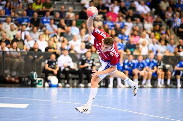 Nicolaj Joergensen (Handball Verein Hamburg, 11), beim Wurf, TVB Stuttgart vs. Handball Sport Verein Hamburg, Handball, DAIKIN 1. Handball Bundesliga, 1. Spieltag, Saison 2025 2026, 31.08.2025 Eibner-Pressefoto Andreas Ulmer TVB Stuttgart vs. Handball Sport Verein Hamburg, Handball, DAIKIN 1. Handball Bundesliga, 1. Spieltag, Saison 2025 2026, 31.08.2025 Stuttgart Copyright: xEibner-Pressefoto AndreasxUlmerx EP_AUR