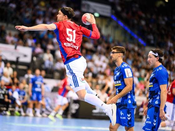 Casper Mortensen (Handball Verein Hamburg, 51), bei Wurf, TVB Stuttgart vs. Handball Sport Verein Hamburg, Handball, DAIKIN 1. Handball Bundesliga, 1. Spieltag, Saison 2025 2026, 31.08.2025 Eibner-Pressefoto Andreas Ulmer TVB Stuttgart vs. Handball Sport Verein Hamburg, Handball, DAIKIN 1. Handball Bundesliga, 1. Spieltag, Saison 2025 2026, 31.08.2025 Stuttgart Copyright: xEibner-Pressefoto AndreasxUlmerx EP_AUR