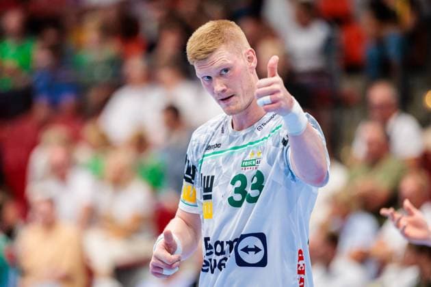 Ymir Oern Gislason (Frisch Auf Goeppingen, 33) zeigt Daumen hoch GER, GWD Minden vs. Frisch Auf Goeppingen, Handball, 1. Bundesliga, 1. Spieltag, Spielzeit 2025 2026, 31.08.2025 GER, GWD Minden vs. Frisch Auf Goeppingen, Handball, 1. Bundesliga, 1. Spieltag, Spielzeit 2025 2026, 31.08.2025 Luebbecke Copyright: xEibner-Pressefoto JanxRollingerx EP_JSK