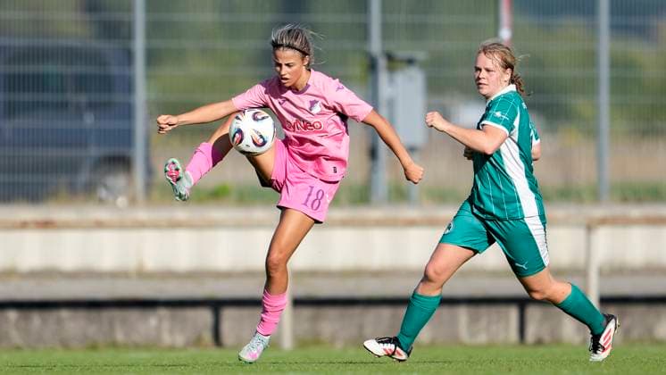 v.li.: Christina Alp (TSG II, 18), Ann-Kathrin Wolfram (Fürth, 13), Aktion, Action, Spielszene, 31.08.2025, St. Leon-Rot (Deutschland), Fussball, Frauen, Regionalliga Süd, TSG 1899 Hoffenheim U20 - SpVgg Greuther Fürth, 31.08.2025, St. Leon-Rot (Deutschland), Fussball, Frauen, Regionalliga Süd, TSG 1899 Hoffenheim U20 - SpVgg Greuther Fürth, DFB DFL REGULATIONS PROHIBIT ANY USE OF PHOTOGRAPHS AS IMAGE SEQUENCES AND OR QUASI-VIDEO.