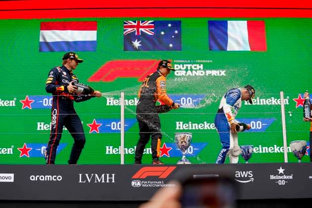 Formula 1 Heineken Dutch Grand Prix 2025 Laurent Lefebvre OVERTAKE MAXPPP - Zandvoort 31 08 2025 Podium, 81 PIASTRI Oscar (aus), McLaren F1 Team, action, 01 VERSTAPPEN Max (nld), Red Bull Racing, action, 06 HADJAR Isack (fra), Racing Bulls, action at the Formula 1 Heineken Dutch Grand Prix 2025, the 15th round of the 2025 FIA Formula 1 World Championship, WM, Weltmeisterschaft at Circuit Zandvoort in Zandvoort, Netherlands, from 28 to 31 August 2025 Zandvoort Netherlands Copyright: xOVERTAKE MAXPPPxLaurentxLefebvrex OVT202508316247 OVT202508316247