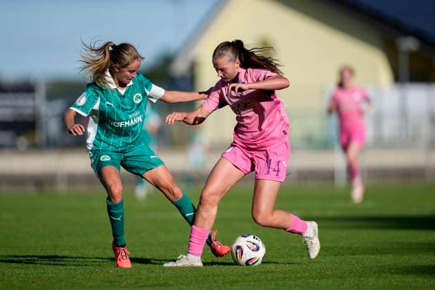 v.li.: Elena Grill (Fürth, 6), Hannah Melicharek (TSG II, 14), Zweikampf, Spielszene, Duell, duel, tackle, tackling, Dynamik, Action, Aktion, 31.08.2025, St. Leon-Rot (Deutschland), Fussball, Frauen, Regionalliga Süd, TSG 1899 Hoffenheim U20 - SpVgg Greuther Fürth, 31.08.2025, St. Leon-Rot (Deutschland), Fussball, Frauen, Regionalliga Süd, TSG 1899 Hoffenheim U20 - SpVgg Greuther Fürth, DFB DFL REGULATIONS PROHIBIT ANY USE OF PHOTOGRAPHS AS IMAGE SEQUENCES AND OR QUASI-VIDEO.
