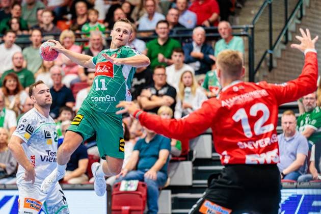 v.l. Mats Korte (GWD Minden, 11), Julian Buchele (Frisch Auf Goeppingen, 12) GER, GWD Minden vs. Frisch Auf Goeppingen, Handball, 1. Bundesliga, 1. Spieltag, Spielzeit 2025 2026, 31.08.2025 GER, GWD Minden vs. Frisch Auf Goeppingen, Handball, 1. Bundesliga, 1. Spieltag, Spielzeit 2025 2026, 31.08.2025 Luebbecke Copyright: xEibner-Pressefoto JanxRollingerx EP_JSK