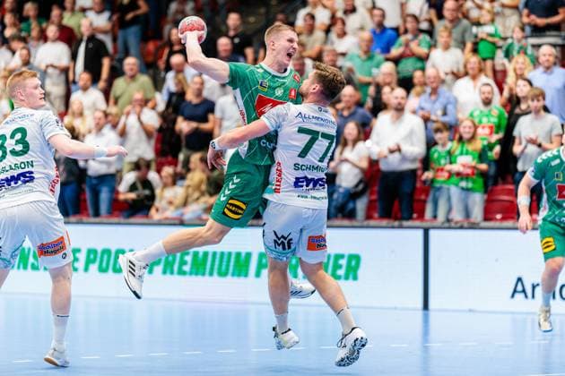 v.l. Karolis Antanavicius (GWD Minden, 08), David Schmidt (Frisch Auf Goeppingen, 77) im Zweikampf GER, GWD Minden vs. Frisch Auf Goeppingen, Handball, 1. Bundesliga, 1. Spieltag, Spielzeit 2025 2026, 31.08.2025 GER, GWD Minden vs. Frisch Auf Goeppingen, Handball, 1. Bundesliga, 1. Spieltag, Spielzeit 2025 2026, 31.08.2025 Luebbecke Copyright: xEibner-Pressefoto JanxRollingerx EP_JSK