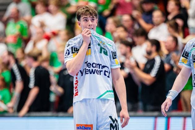 Fynn Hofele (Frisch Auf Goeppingen, 18) ist enttaeuscht traurig nach 28:28 Unentschieden GER, GWD Minden vs. Frisch Auf Goeppingen, Handball, 1. Bundesliga, 1. Spieltag, Spielzeit 2025 2026, 31.08.2025 GER, GWD Minden vs. Frisch Auf Goeppingen, Handball, 1. Bundesliga, 1. Spieltag, Spielzeit 2025 2026, 31.08.2025 Luebbecke Copyright: xEibner-Pressefoto JanxRollingerx EP_JSK