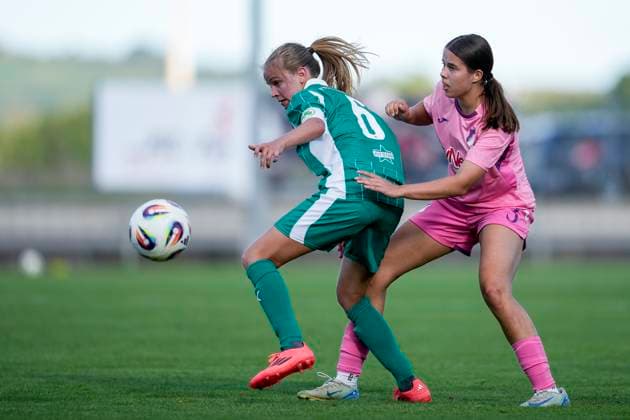 v.li.: Elena Grill (Fürth, 6), Marlen Helmstetter (TSG II, 3), Zweikampf, Spielszene, Duell, duel, tackle, tackling, Dynamik, Action, Aktion, 31.08.2025, St. Leon-Rot (Deutschland), Fussball, Frauen, Regionalliga Süd, TSG 1899 Hoffenheim U20 - SpVgg Greuther Fürth, 31.08.2025, St. Leon-Rot (Deutschland), Fussball, Frauen, Regionalliga Süd, TSG 1899 Hoffenheim U20 - SpVgg Greuther Fürth, DFB DFL REGULATIONS PROHIBIT ANY USE OF PHOTOGRAPHS AS IMAGE SEQUENCES AND OR QUASI-VIDEO.
