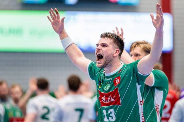 Ian Weber (GWD Minden, 13) jubelt feiert nach 28:28 Unentschieden GER, GWD Minden vs. Frisch Auf Goeppingen, Handball, 1. Bundesliga, 1. Spieltag, Spielzeit 2025 2026, 31.08.2025 GER, GWD Minden vs. Frisch Auf Goeppingen, Handball, 1. Bundesliga, 1. Spieltag, Spielzeit 2025 2026, 31.08.2025 Luebbecke Copyright: xEibner-Pressefoto JanxRollingerx EP_JSK