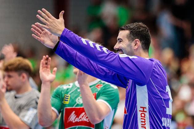 Tibor Ivanisevic (GWD Minden, 16) jubelt feiert nach 28:28 Unentschieden GER, GWD Minden vs. Frisch Auf Goeppingen, Handball, 1. Bundesliga, 1. Spieltag, Spielzeit 2025 2026, 31.08.2025 GER, GWD Minden vs. Frisch Auf Goeppingen, Handball, 1. Bundesliga, 1. Spieltag, Spielzeit 2025 2026, 31.08.2025 Luebbecke Copyright: xEibner-Pressefoto JanxRollingerx EP_JSK