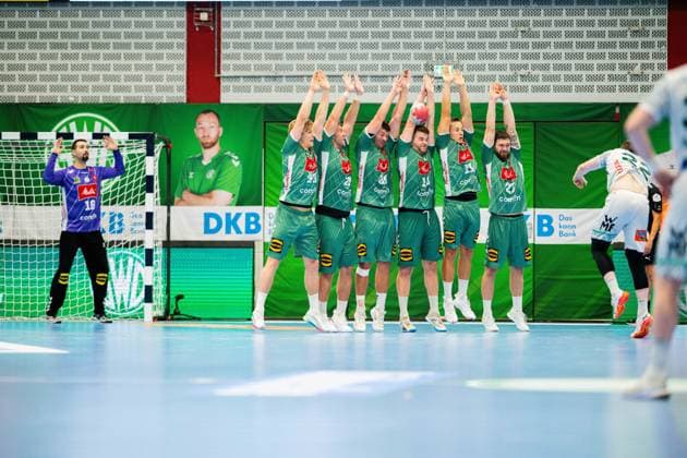 31.08.2025 - Handball, 2025 2026, 1. Bundesliga, 1. Spieltag, GWD Minden - Frisch auf Göppingen: (L-R) Tibor Ivanisevic (Minden), Niclas Benedict Heitkamp (Minden), Tom Bergner (Minden), Malte Donker (Minden), Ian Weber (Minden), Mats Korte (Minden), Max Staar (Minden), Erik Persson (Göppingen)