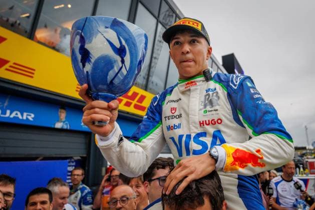 Isack Hadjar (Racing Bulls, 20) bejubelt sein erstes Podium in der Formel 1 mit Pokal, Grosser Preis der Niederlande, Motorsport, Formel 1, Saison 2025, 31.08.2025 Grosser Preis der Niederlande, Motorsport, Formel 1, Saison 2025, 31.08.2025 Copyright: xEibner-Pressefoto AlexanderxNeisx EP_ANS