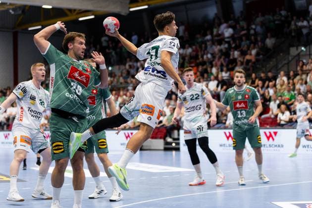 Tim GOSSNER (FRISCH AUF! Goeppingen, 17) erzielt ein Tor, Aktion, Torwurf GWD Minden (GWD) vs. FRISCH AUF! Goeppingen (FAG), Handball, Maenner, Daikin Handball Bundesliga (HBL), 1. Spieltag, Spielzeit 2025 2026, 31.08.2025 GWD Minden (GWD) vs. FRISCH AUF! Goeppingen (FAG), Handball, Maenner, Daikin Handball Bundesliga (HBL), 1. Spieltag, Spielzeit 2025 2026, 31.08.2025 Luebbecke Copyright: xEibnerxPressefoto OliverxSchmidtx EP_OST