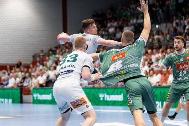 Erik PERSSON (FRISCH AUF! Goeppingen, 22) erzielt ein Tor, Aktion, Torwurf GWD Minden (GWD) vs. FRISCH AUF! Goeppingen (FAG), Handball, Maenner, Daikin Handball Bundesliga (HBL), 1. Spieltag, Spielzeit 2025 2026, 31.08.2025 GWD Minden (GWD) vs. FRISCH AUF! Goeppingen (FAG), Handball, Maenner, Daikin Handball Bundesliga (HBL), 1. Spieltag, Spielzeit 2025 2026, 31.08.2025 Luebbecke Copyright: xEibnerxPressefoto OliverxSchmidtx EP_OST