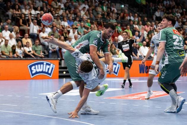 Elias NEWEL (FRISCH AUF! Goeppingen, 40) erzielt ein Tor, Aktion, Torwurf GWD Minden (GWD) vs. FRISCH AUF! Goeppingen (FAG), Handball, Maenner, Daikin Handball Bundesliga (HBL), 1. Spieltag, Spielzeit 2025 2026, 31.08.2025 GWD Minden (GWD) vs. FRISCH AUF! Goeppingen (FAG), Handball, Maenner, Daikin Handball Bundesliga (HBL), 1. Spieltag, Spielzeit 2025 2026, 31.08.2025 Luebbecke Copyright: xEibnerxPressefoto OliverxSchmidtx EP_OST