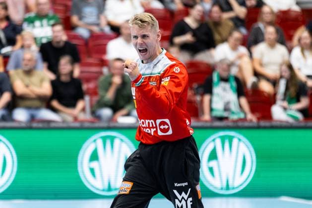 Kristian SAEVERAS (FRISCH AUF! Goeppingen, 12) jubelt freut sich, Jubel, Emotion, Freude, Begeisterung, positive Emotionen GWD Minden (GWD) vs. FRISCH AUF! Goeppingen (FAG), Handball, Maenner, Daikin Handball Bundesliga (HBL), 1. Spieltag, Spielzeit 2025 2026, 31.08.2025 GWD Minden (GWD) vs. FRISCH AUF! Goeppingen (FAG), Handball, Maenner, Daikin Handball Bundesliga (HBL), 1. Spieltag, Spielzeit 2025 2026, 31.08.2025 Luebbecke Copyright: xEibnerxPressefoto OliverxSchmidtx EP_OST