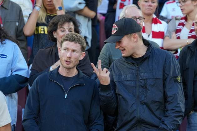 Florian Kainz (1.FC Köln, 11) und Luca Kilian (1.FC Köln, 15) auf der Tribüne , Deutschland, Fussball, 1. Bundesliga, 2.Spieltag, 2025 2026, 1. FC Köln vs. SC Freiburg, 31.08.2025, RheinEnergieSTADION, Köln, Deutschland DFL REGULATIONS PROHIBIT ANY USE OF PHOTOGRAPHS AS IMAGE SEQUENCES AND OR QUASI-VIDEO. Köln RheinEnergieSTADION Nordrhein-Westfalen Deutschland Copyright: xArnexAmbergx
