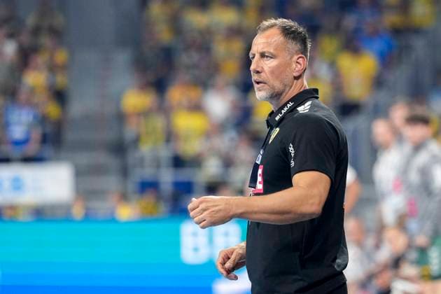 Maik Machulla (Trainer, Cheftrainer, RNL), gibt Anweisungen, gestikuliert, mit den Armen gestikulieren, Einzelbild, Einzelfoto, Aktion, Action, 03.09.2025, Mannheim (Deutschland), Handball, Bundesliga, Rhein-Neckar Löwen - TSV GWD Minden