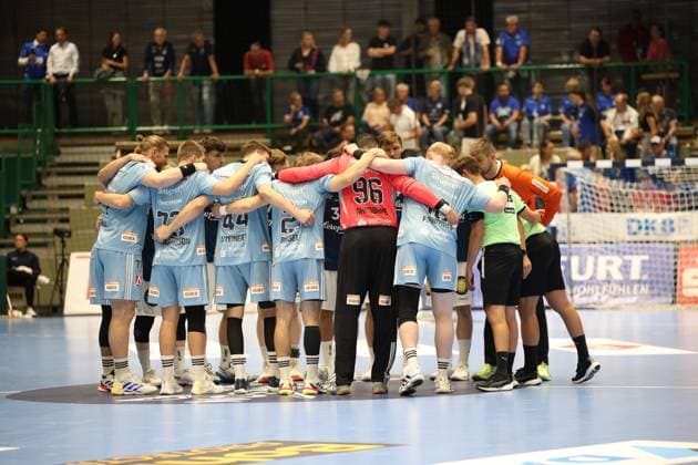 v.l. Anstoßkreis beider Mannschaften Bergischer HC 06 vs. HC Erlangen, 2. Spieltag, Handball, DAIKIN HBL, Spielzeit 2025 2026, 03.09.2025 Bergischer HC 06 vs. HC Erlangen, 2. Spieltag, Handball, DAIKIN HBL, Spielzeit 2025 2026, 03.09.2025 Wuppertal Copyright: xEibner-Pressefoto ThomasxStoeckerx EP_TSR