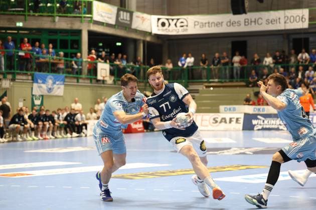 v.l. Florian Scheerer (HC Erlangen 10) , Johannes Wasielewski (Bergischer HC 77) Bergischer HC 06 vs. HC Erlangen, 2. Spieltag, Handball, DAIKIN HBL, Spielzeit 2025 2026, 03.09.2025 Bergischer HC 06 vs. HC Erlangen, 2. Spieltag, Handball, DAIKIN HBL, Spielzeit 2025 2026, 03.09.2025 Wuppertal Copyright: xEibner-Pressefoto ThomasxStoeckerx EP_TSR