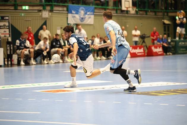 v.l. Eloy Morante Maldonado (Bergischer HC 33), Christoph Steinert (HC Erlangen 44) Bergischer HC 06 vs. HC Erlangen, 2. Spieltag, Handball, DAIKIN HBL, Spielzeit 2025 2026, 03.09.2025 Bergischer HC 06 vs. HC Erlangen, 2. Spieltag, Handball, DAIKIN HBL, Spielzeit 2025 2026, 03.09.2025 Wuppertal Copyright: xEibner-Pressefoto ThomasxStoeckerx EP_TSR