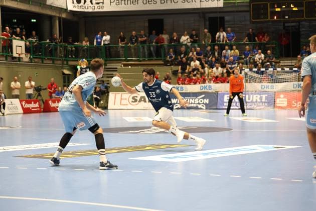 v.l. Christoph Steinert (HC Erlangen 44), Eloy Morante Maldonado (Bergischer HC 33) Bergischer HC 06 vs. HC Erlangen, 2. Spieltag, Handball, DAIKIN HBL, Spielzeit 2025 2026, 03.09.2025 Bergischer HC 06 vs. HC Erlangen, 2. Spieltag, Handball, DAIKIN HBL, Spielzeit 2025 2026, 03.09.2025 Wuppertal Copyright: xEibner-Pressefoto ThomasxStoeckerx EP_TSR
