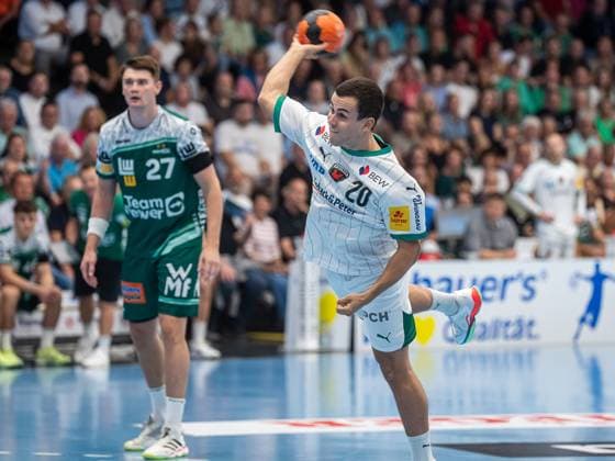 Tim Freihoefer (Fuechse Berlin, 20) beim Siebenmeter, Frisch Auf Goeppingen vs. Fuechse Berlin, Handball, 1. Bundesliga, Herren, Spielzeit 2025 2026, 03.09.2025, Frisch Auf Goeppingen vs. Fuechse Berlin, Handball, 1. Bundesliga, Herren, Spielzeit 2025 2026, 03.09.2025 Goeppingen Copyright: xEibner-Pressefoto MichaelxSchmidx EP_MST