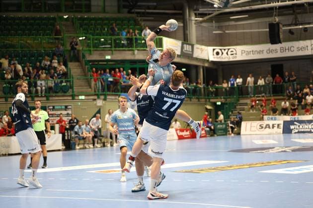v.l. Andri Runarsson (HC Erlangen 04), Tomas Babak (Bergischer HC 19), Marek Nissen (HC Erlangen 06), Johannes Wasielewski (Bergischer HC 77) Bergischer HC 06 vs. HC Erlangen, 2. Spieltag, Handball, DAIKIN HBL, Spielzeit 2025 2026, 03.09.2025 Bergischer HC 06 vs. HC Erlangen, 2. Spieltag, Handball, DAIKIN HBL, Spielzeit 2025 2026, 03.09.2025 Wuppertal Copyright: xEibner-Pressefoto ThomasxStoeckerx EP_TSR